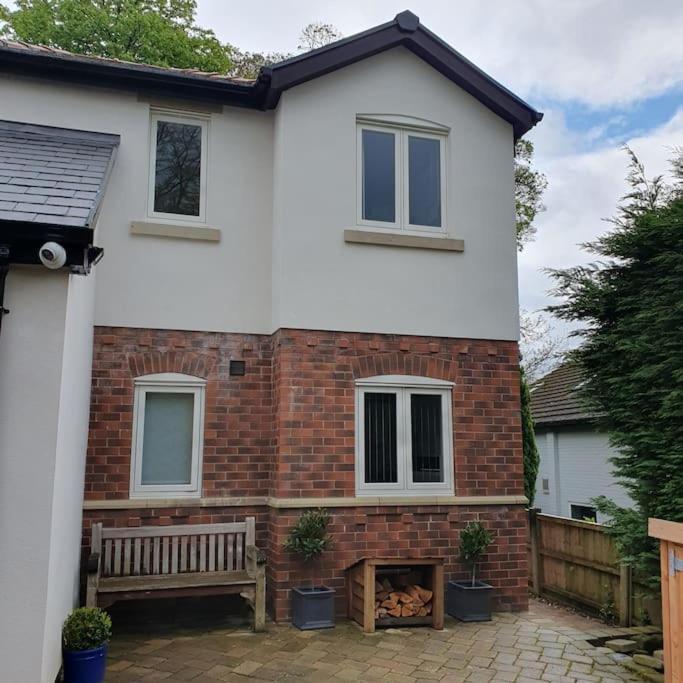Churstonbnb, Private Flat Within Family Home, Bolton Lostock Buitenkant foto