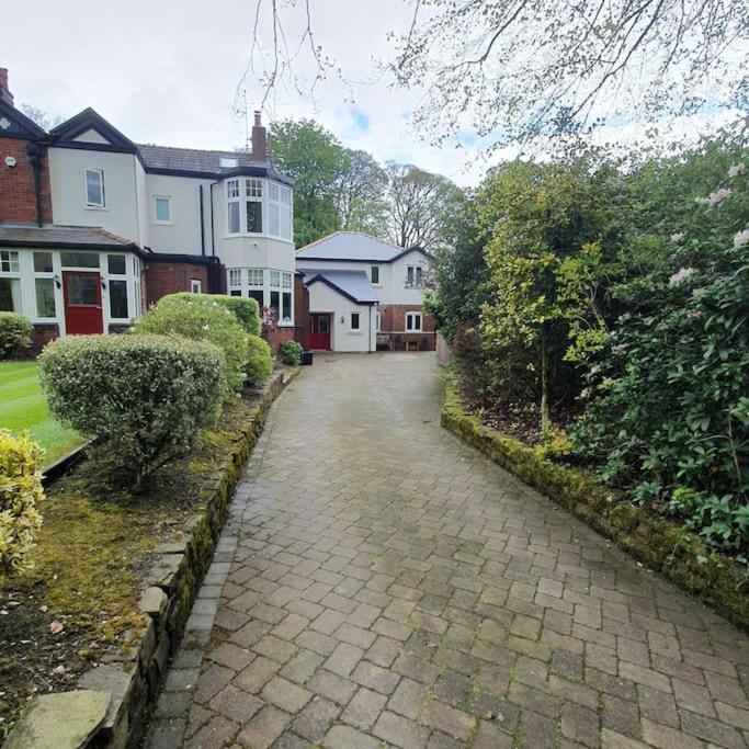 Churstonbnb, Private Flat Within Family Home, Bolton Lostock Buitenkant foto