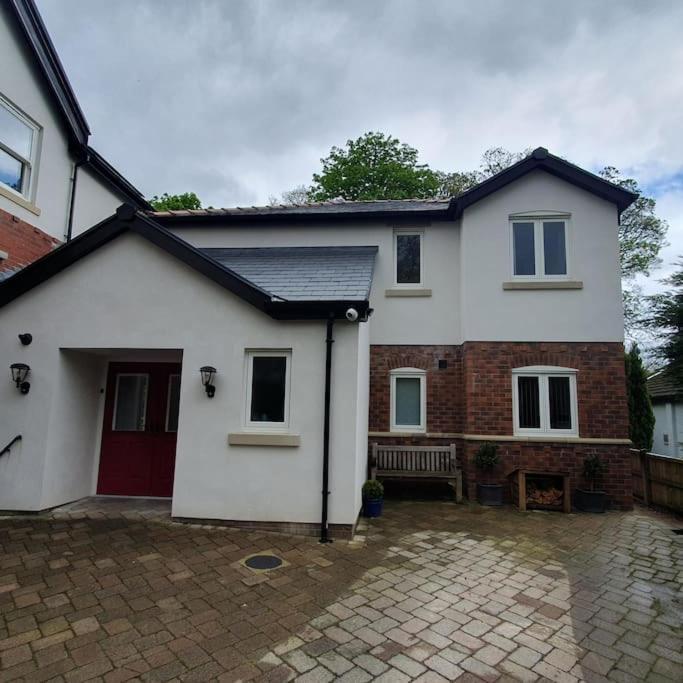 Churstonbnb, Private Flat Within Family Home, Bolton Lostock Buitenkant foto