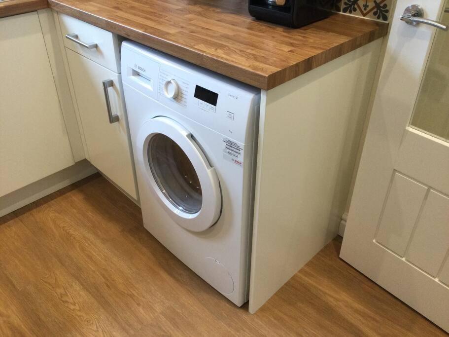 Churstonbnb, Private Flat Within Family Home, Bolton Lostock Buitenkant foto
