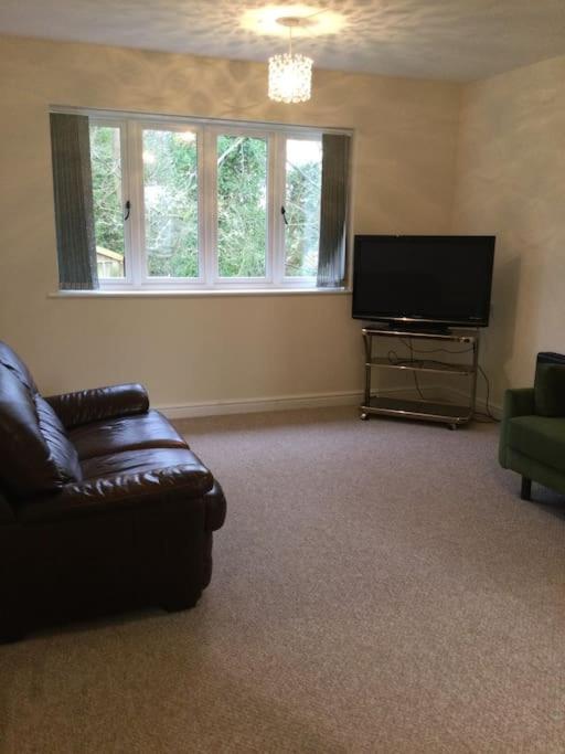 Churstonbnb, Private Flat Within Family Home, Bolton Lostock Buitenkant foto